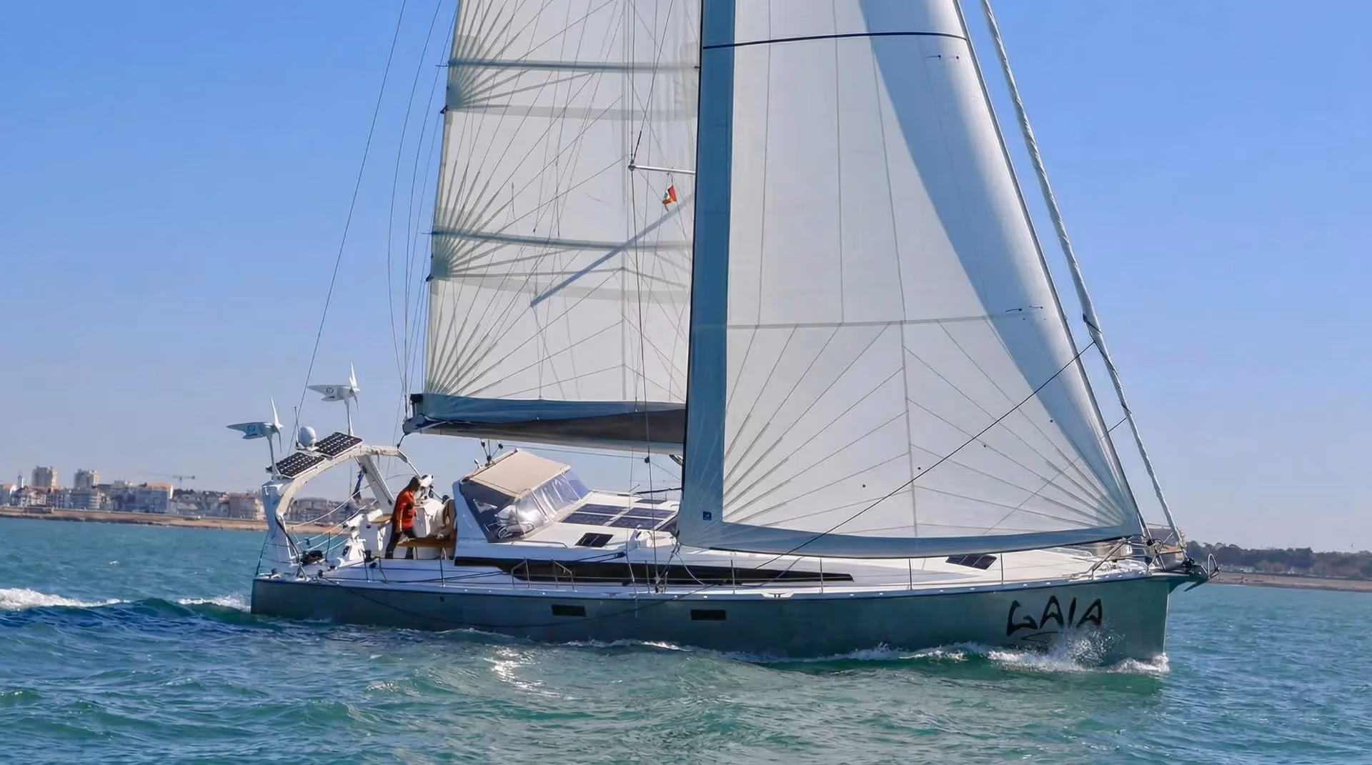 Ovni Evolution 52 under sail